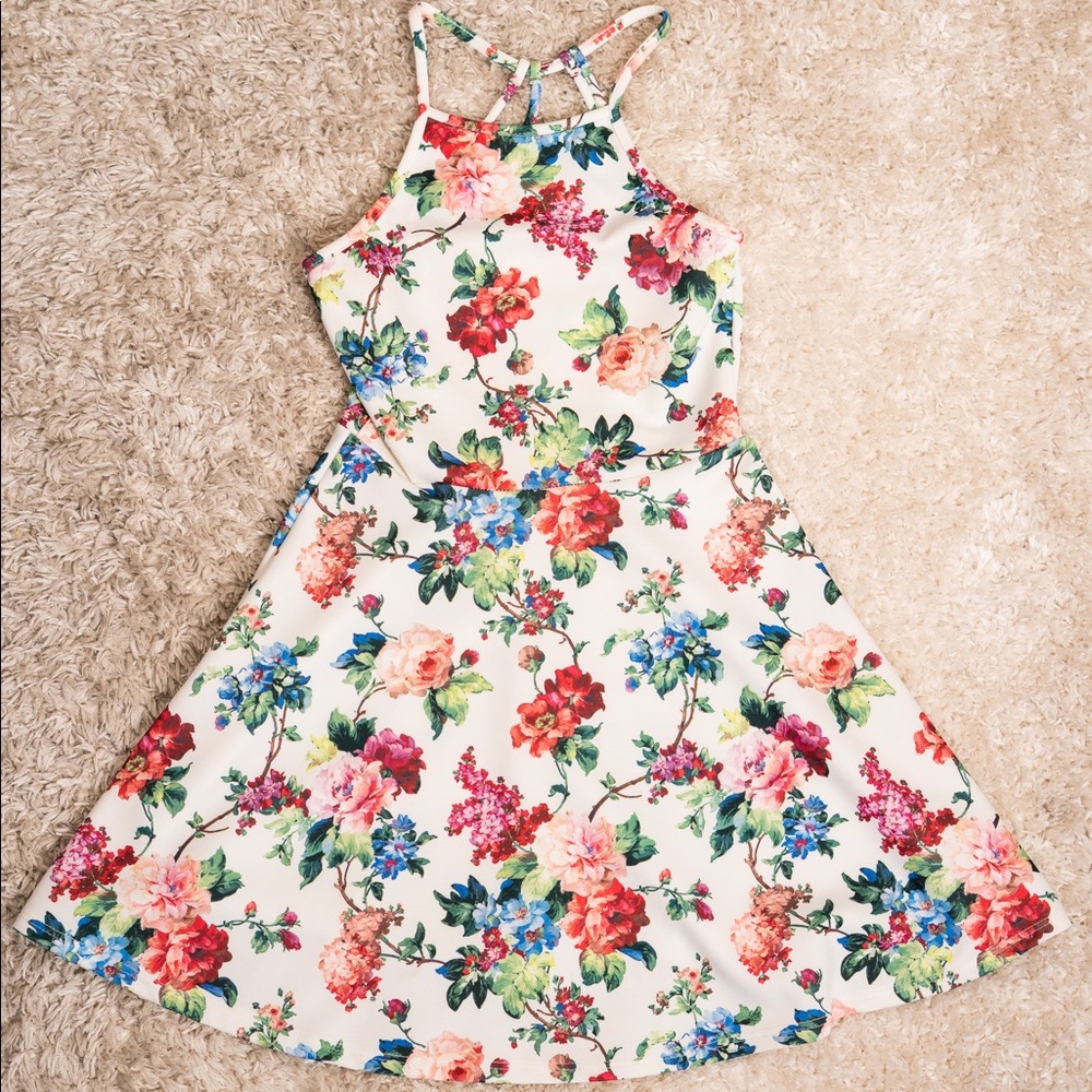 Floral white dress with adorable details
